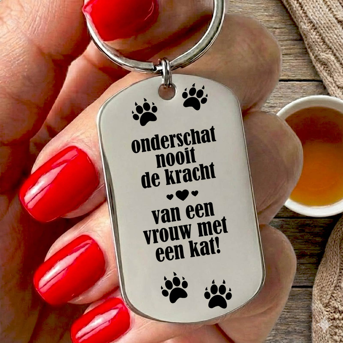 De kracht van een vrouw met een kat