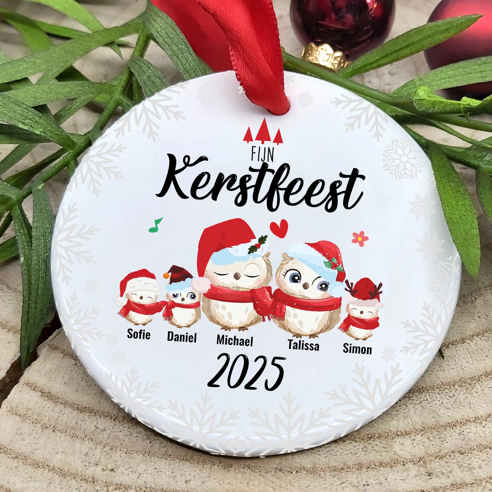 Schattige vogelfamilie - Keramische Kerstbal