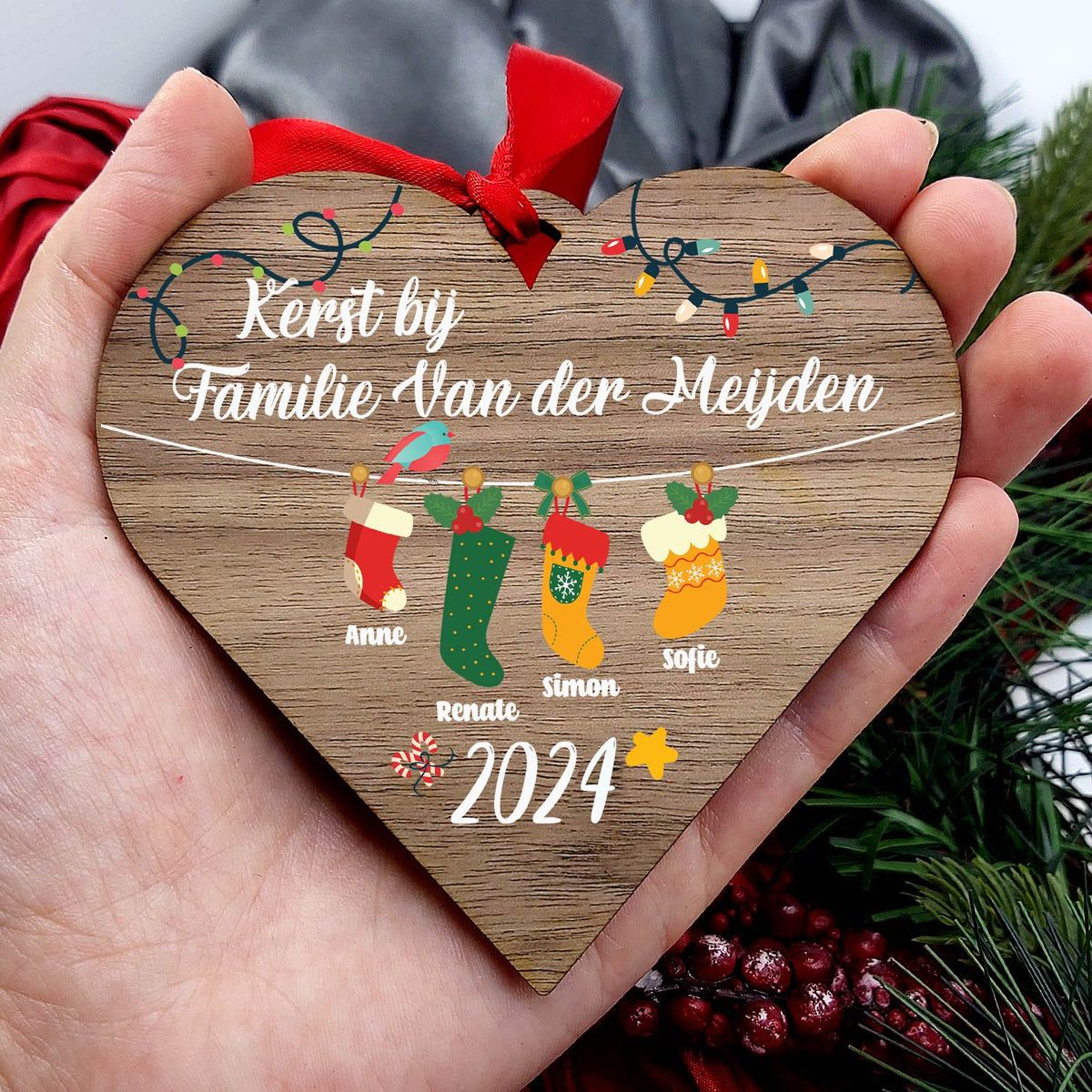 Familie Kerstsokken - Kerstbal van walnoot hout - Bella Mia