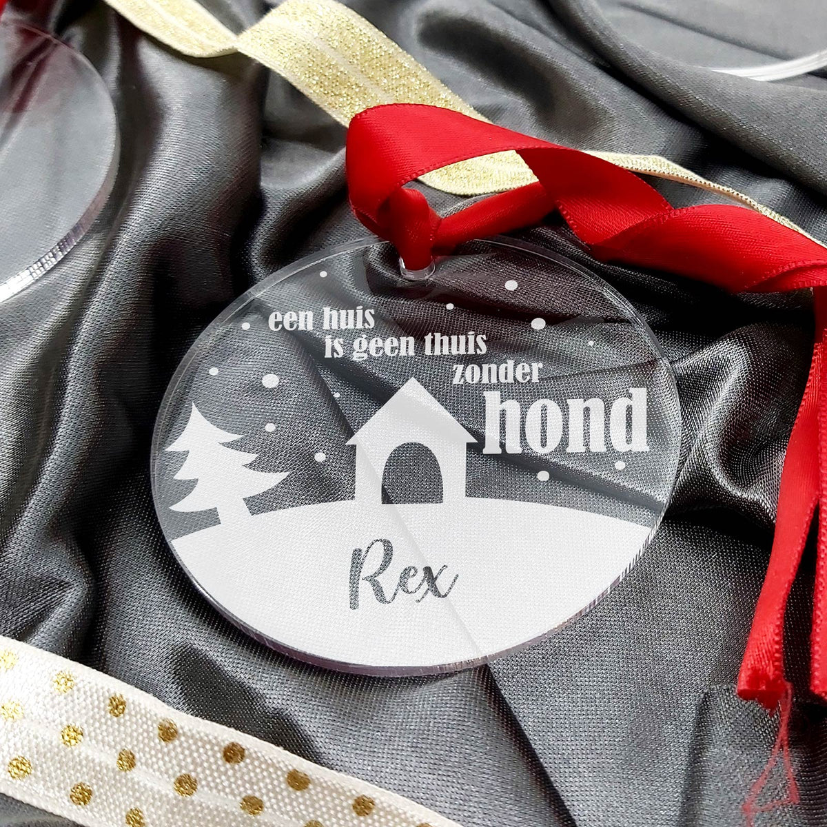 Geen Thuis Zonder Hond Plexiglas Kerstbal - Bella Mia