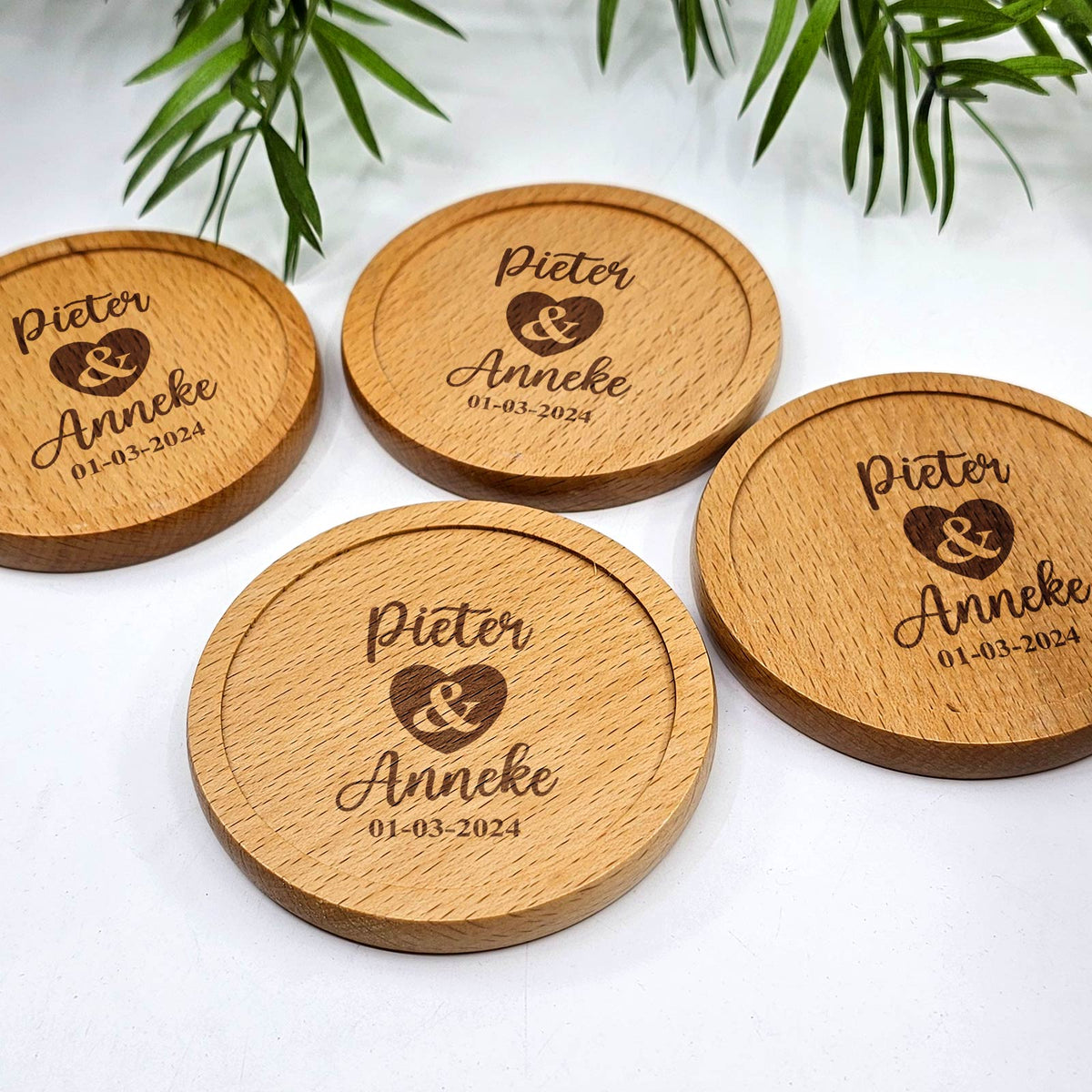 Liefdesonderzetters met namen en datum - Bella Mia