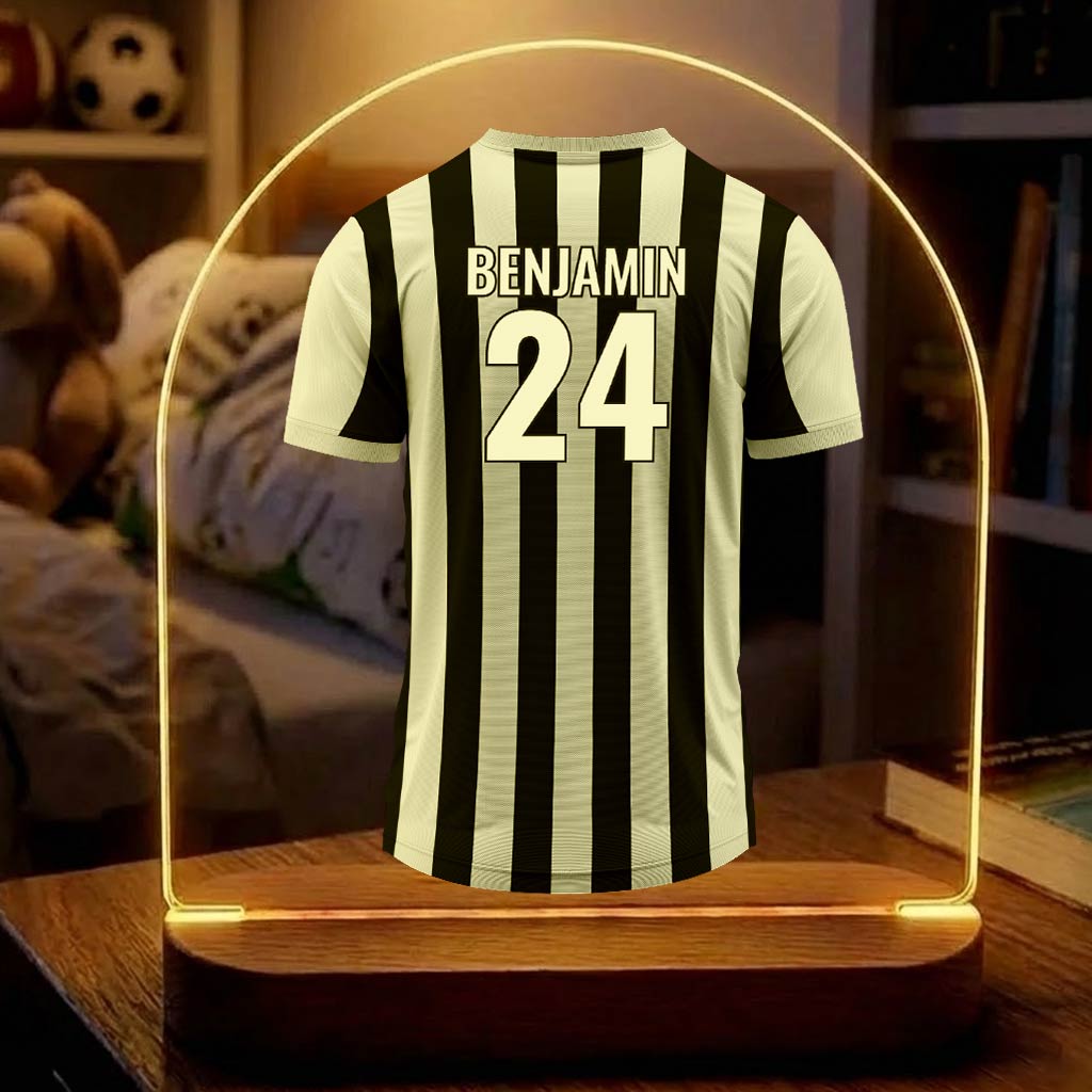 Voetbalshirtlamp met eigen naam en nummer! - Bella Mia