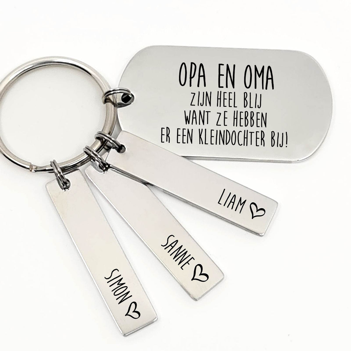 Opa En Oma Zijn Heel Blij Want Ze Hebben Er Een Kleindochter Bij Sleutelhanger