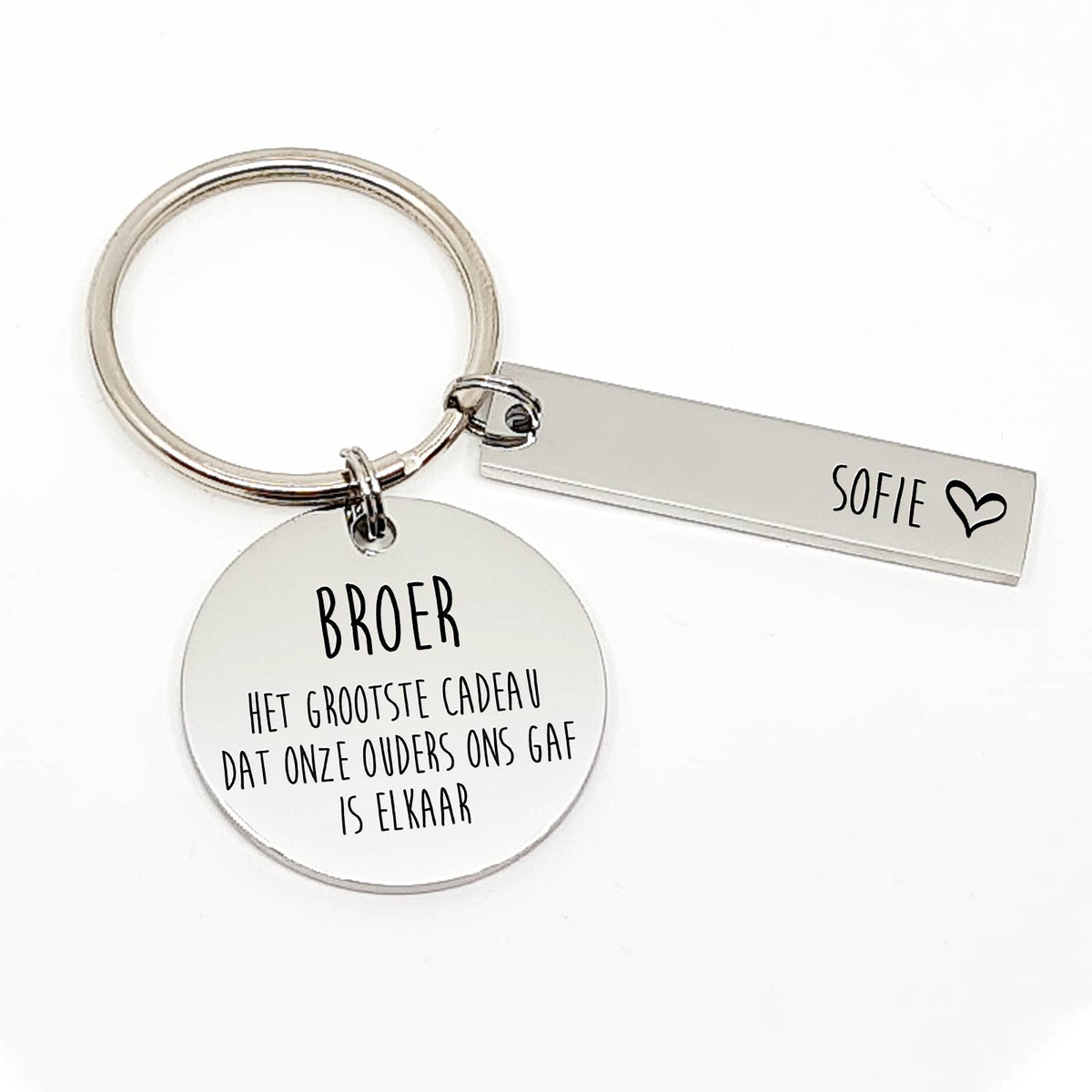 Broer, Het Grootste Cadeau Dat Onze Ouders Ons Gaf Is Elkaar Sleutelhanger - Bella Mia