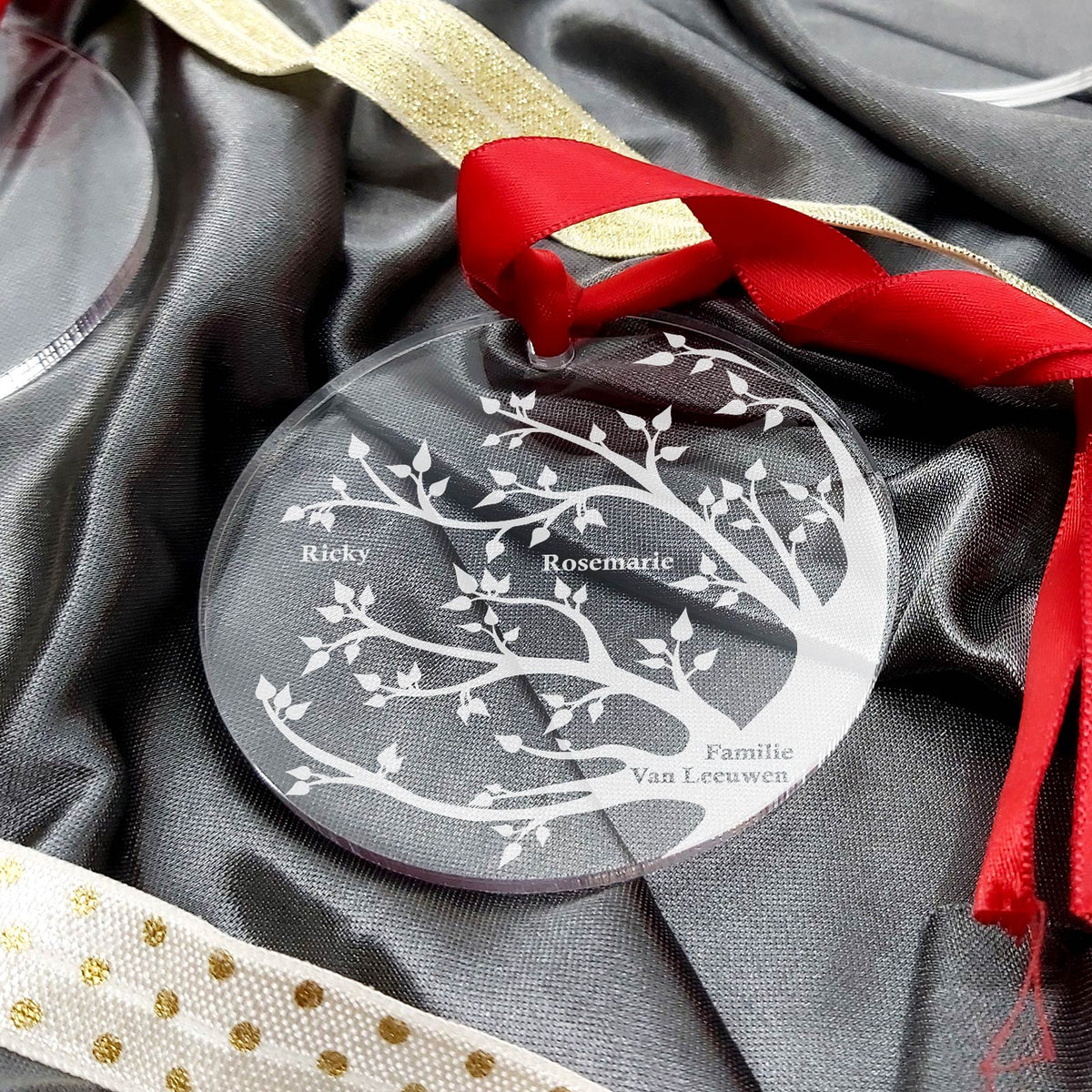 Familie Boom Plexiglas Kerstbal - Bella Mia