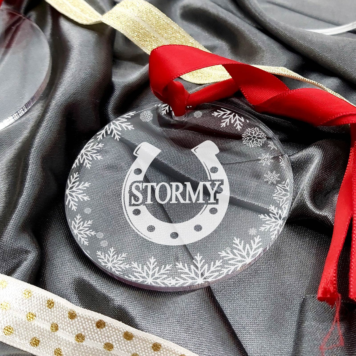 Hoefijzer Kerstballen met eigen naam - Bella Mia