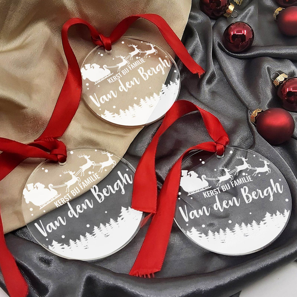 Kerst Bij Familie... Plexiglas Kerstbal - Bella Mia