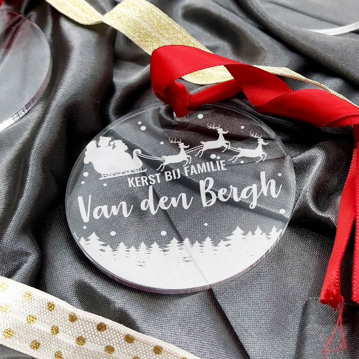 Kerst Bij Familie... Plexiglas Kerstbal - Bella Mia