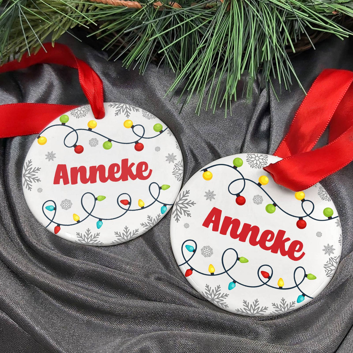 Kerstlampjes met eigen naam Keramische Kerstbal - Bella Mia