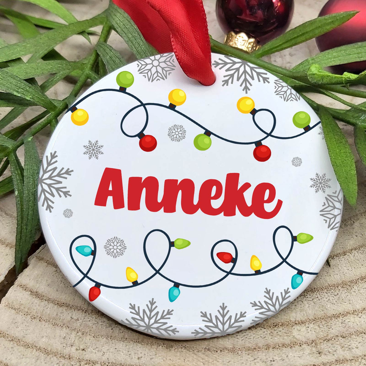 Kerstlampjes met eigen naam Keramische Kerstbal - Bella Mia