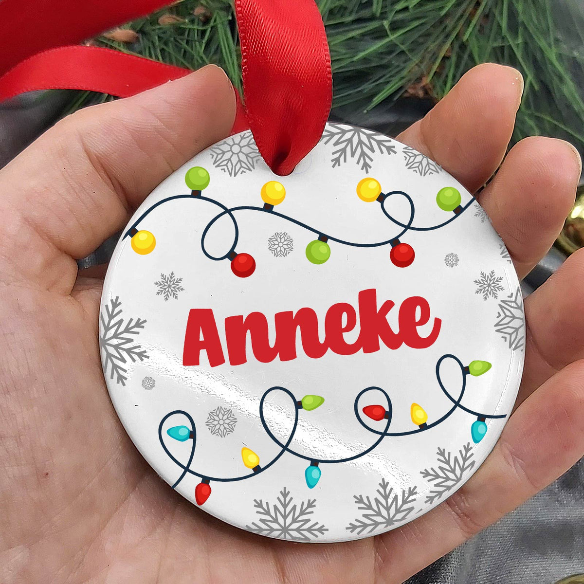 Kerstlampjes met eigen naam Keramische Kerstbal - Bella Mia