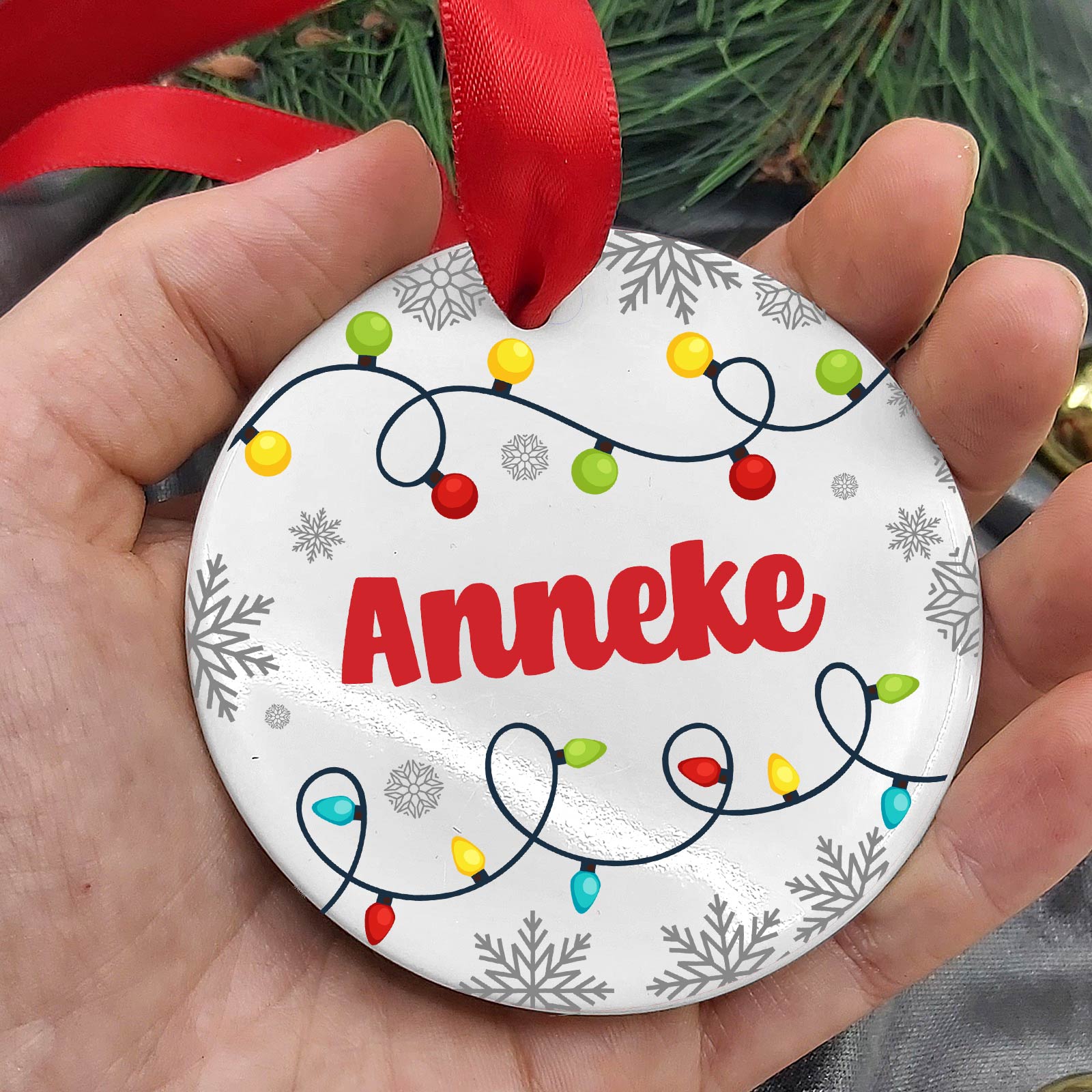 Kerstlampjes met eigen naam Keramische Kerstbal - Bella Mia