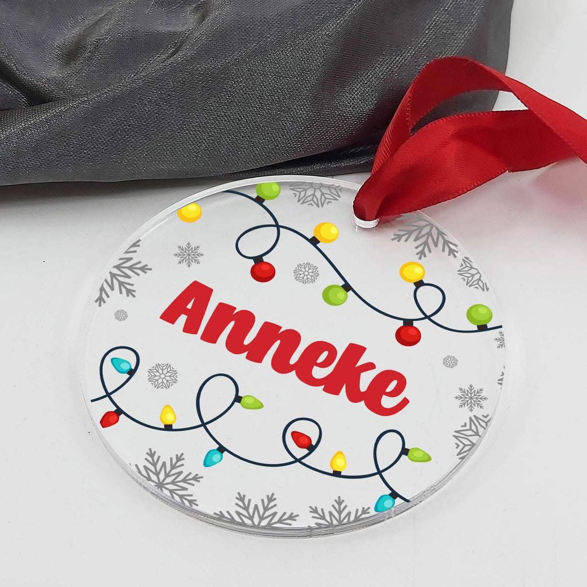 Kerstlampjes met eigen naam Plexiglas Kerstbal - Bella Mia