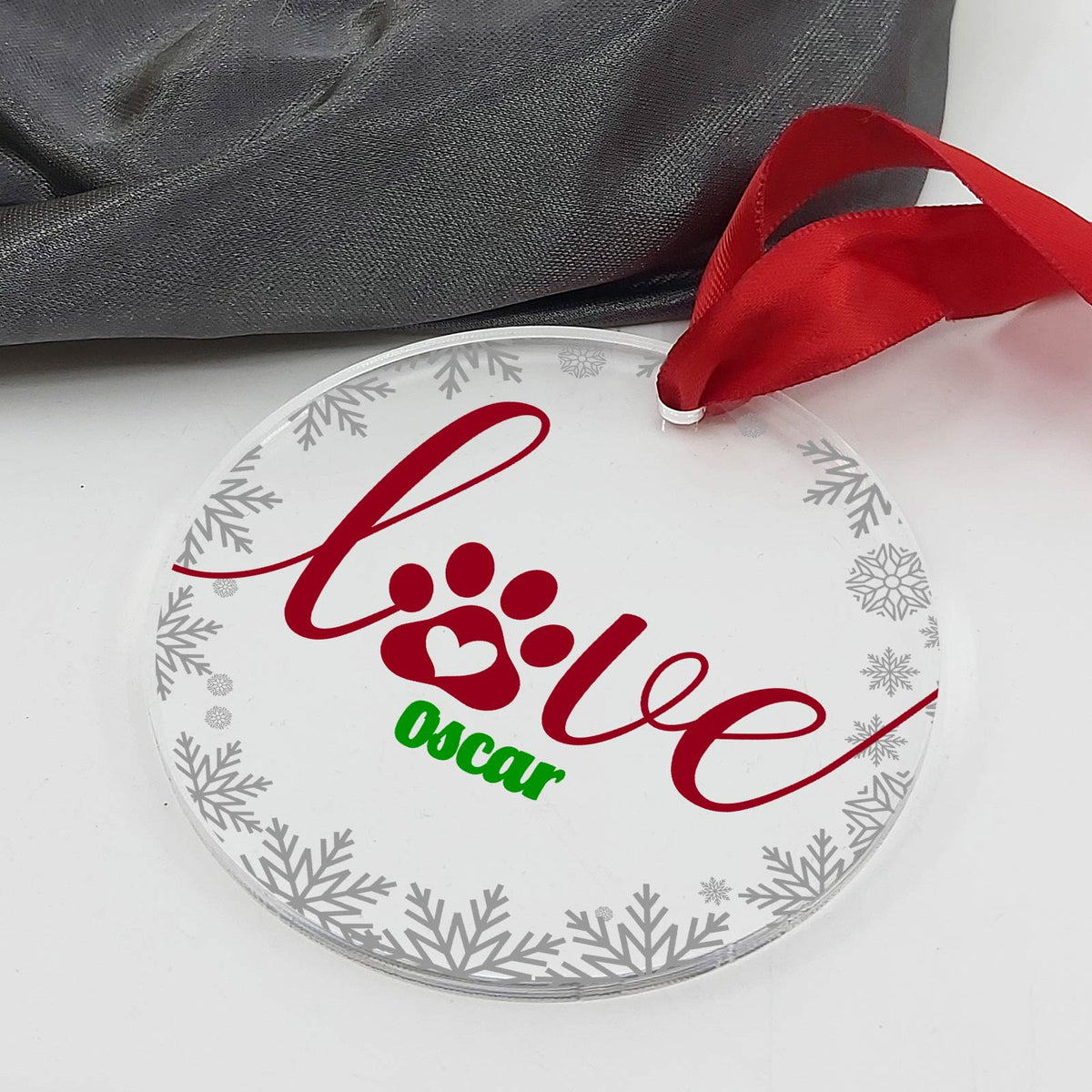 Liefde heeft 4 pootjes - Plexiglas Kerstbal - Bella Mia