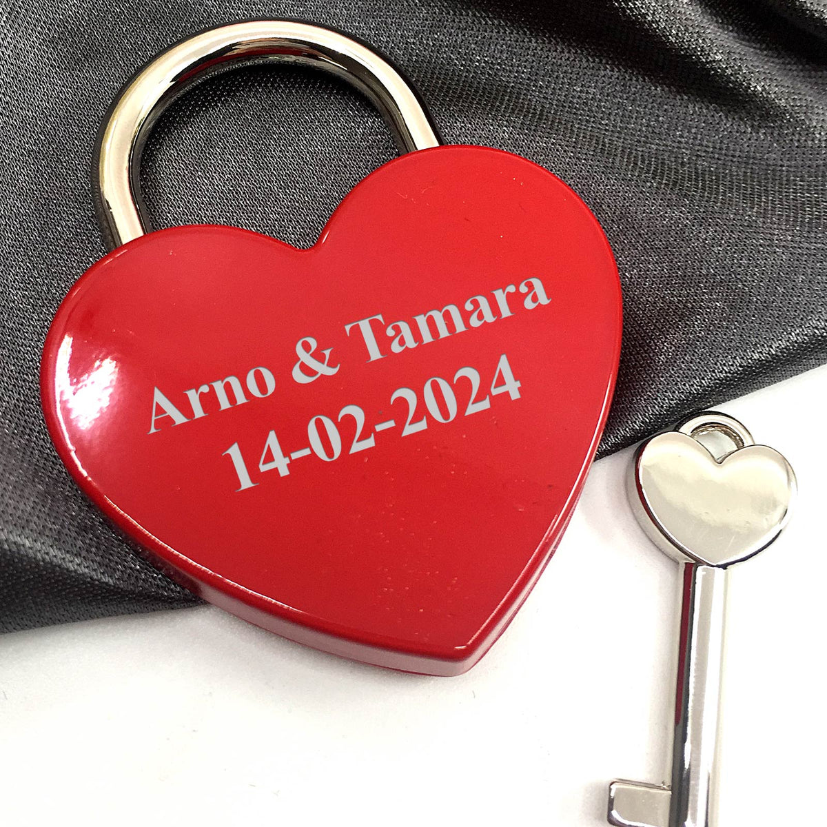 Namen en Datum - Liefdesslotje - Bella Mia