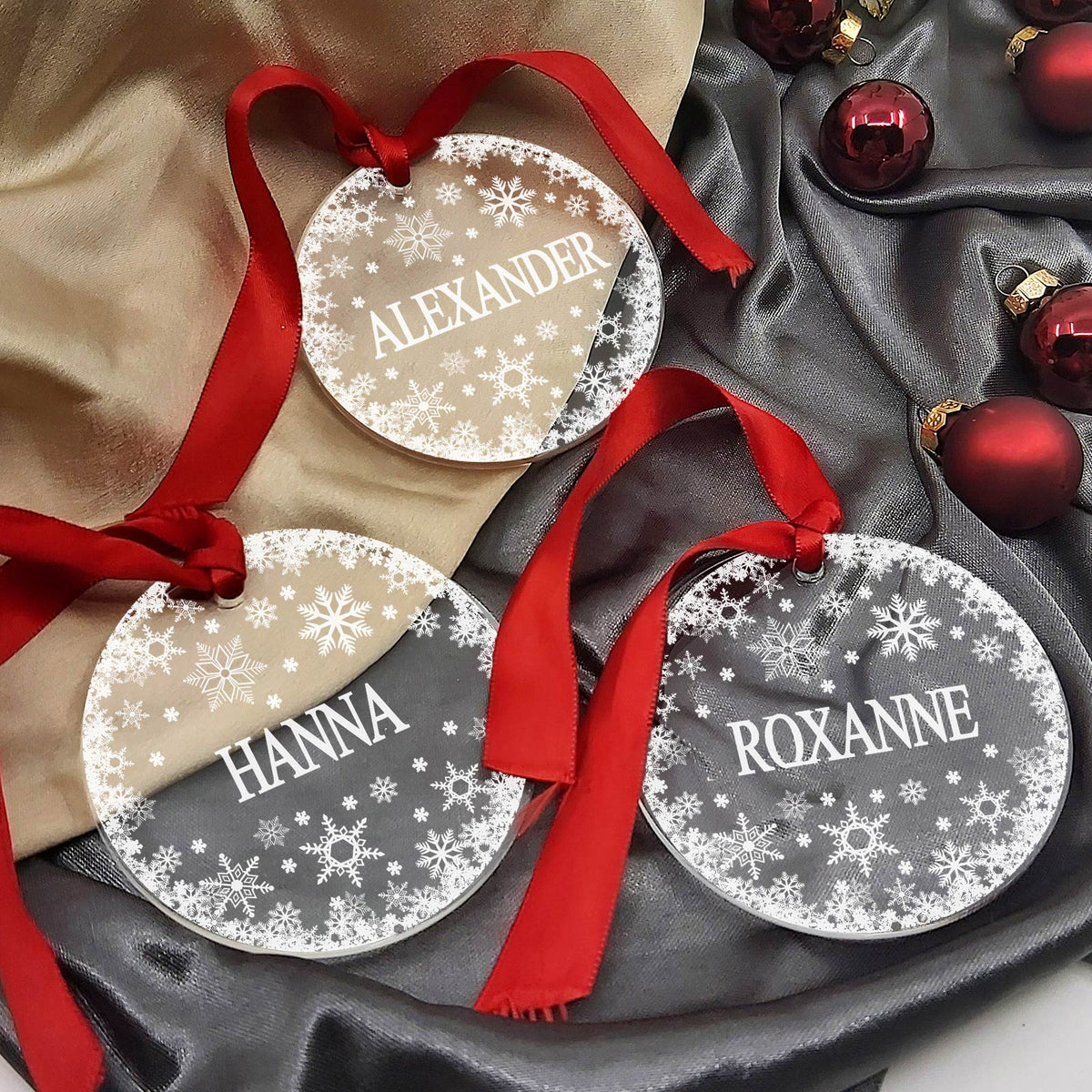 Sneeuwvlokjes Plexiglas Kerstballen met eigen naam - Bella Mia