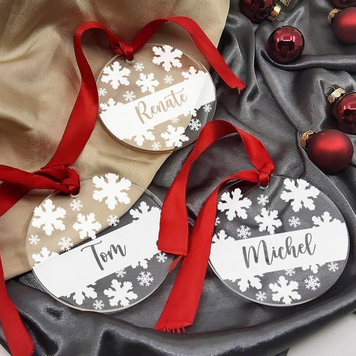 Sneeuwvlokken met eigen naam Plexiglas Kerstbal - Bella Mia