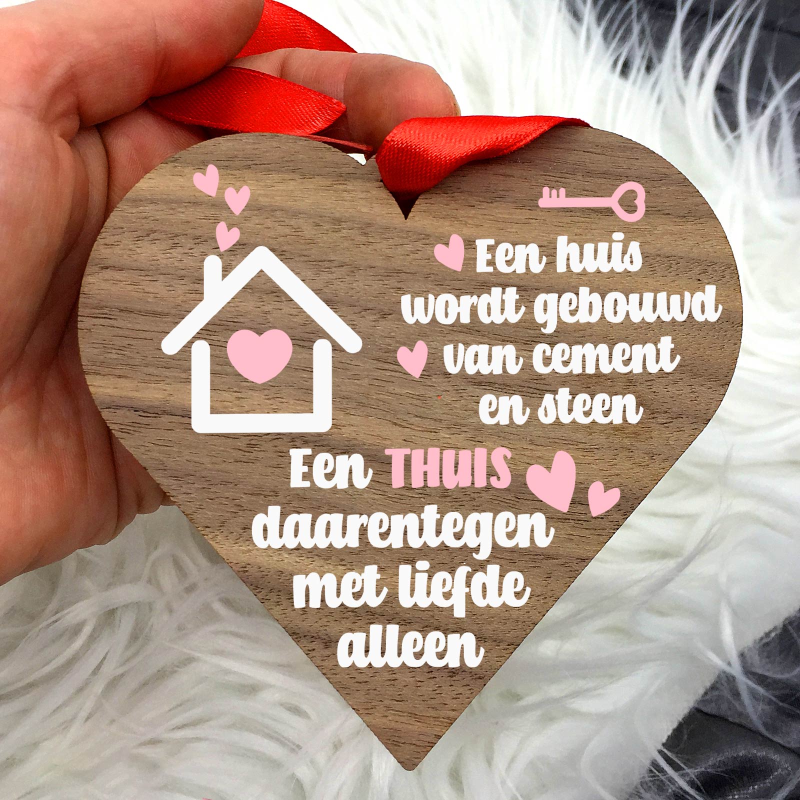 Thuis is Liefde - Hart van walnoot hout - Bella Mia