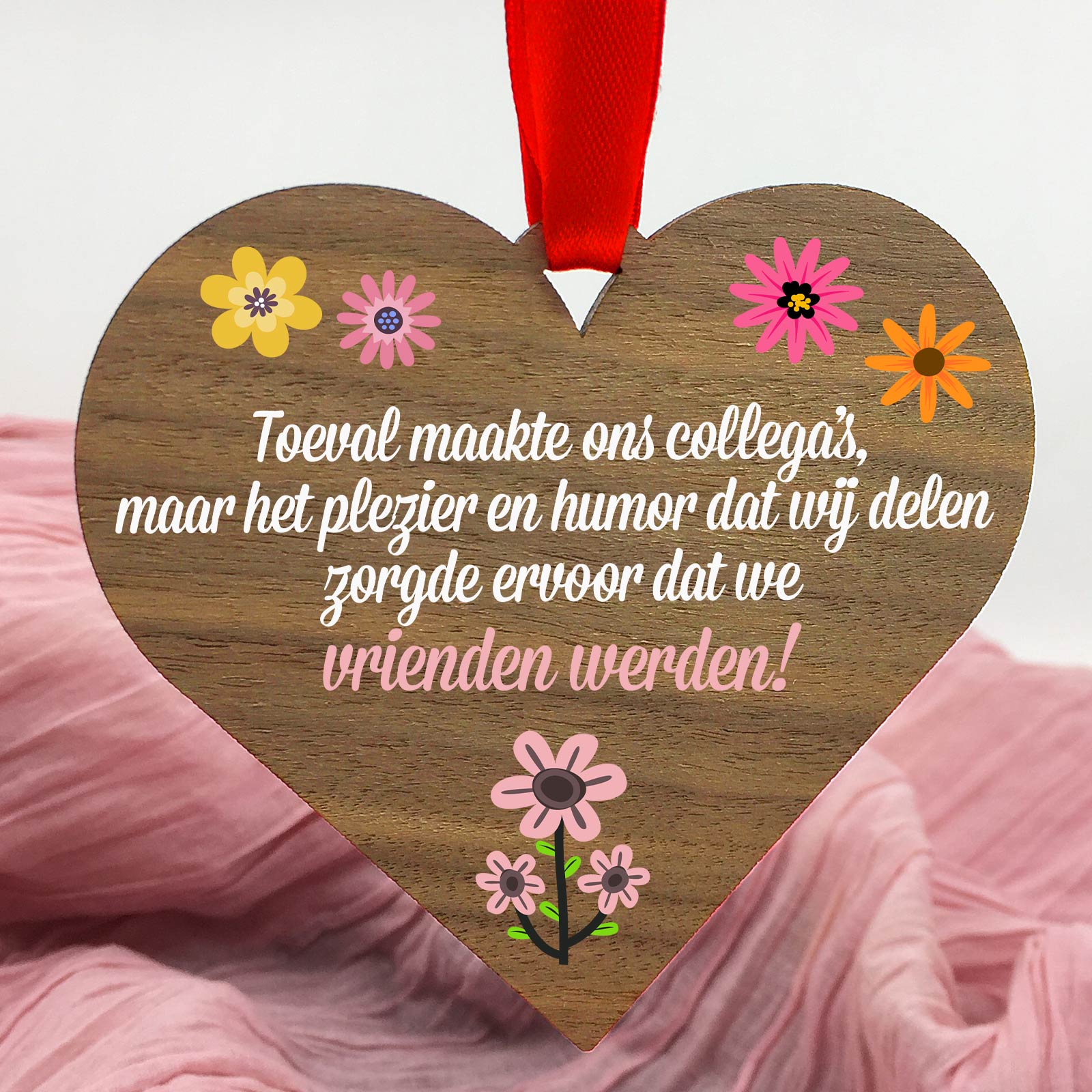 Toeval maakte ons collega's - Hart van walnoot hout - Bella Mia